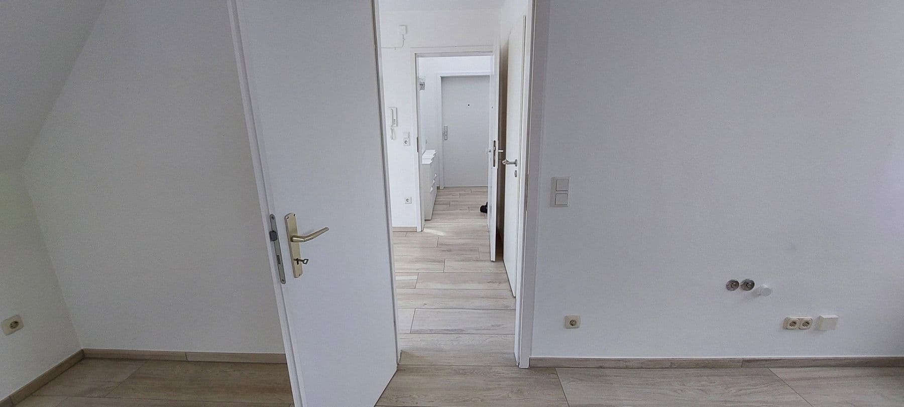 Pronájem bytu 1+1 36 m², Ratingen, Severní Porýní-Vestfálsko Pronájem bytu 1+1 36 m², Ratingen, Severní Porýní-Vestfálsko