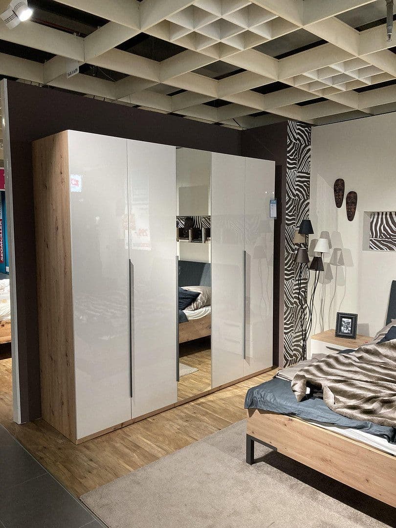 Pronájem bytu 2+1 48 m², Lilli-Kurowski-Straße 7, München, Bavorsko Pronájem bytu 2+1 48 m², Lilli-Kurowski-Straße 7, München, Bavorsko