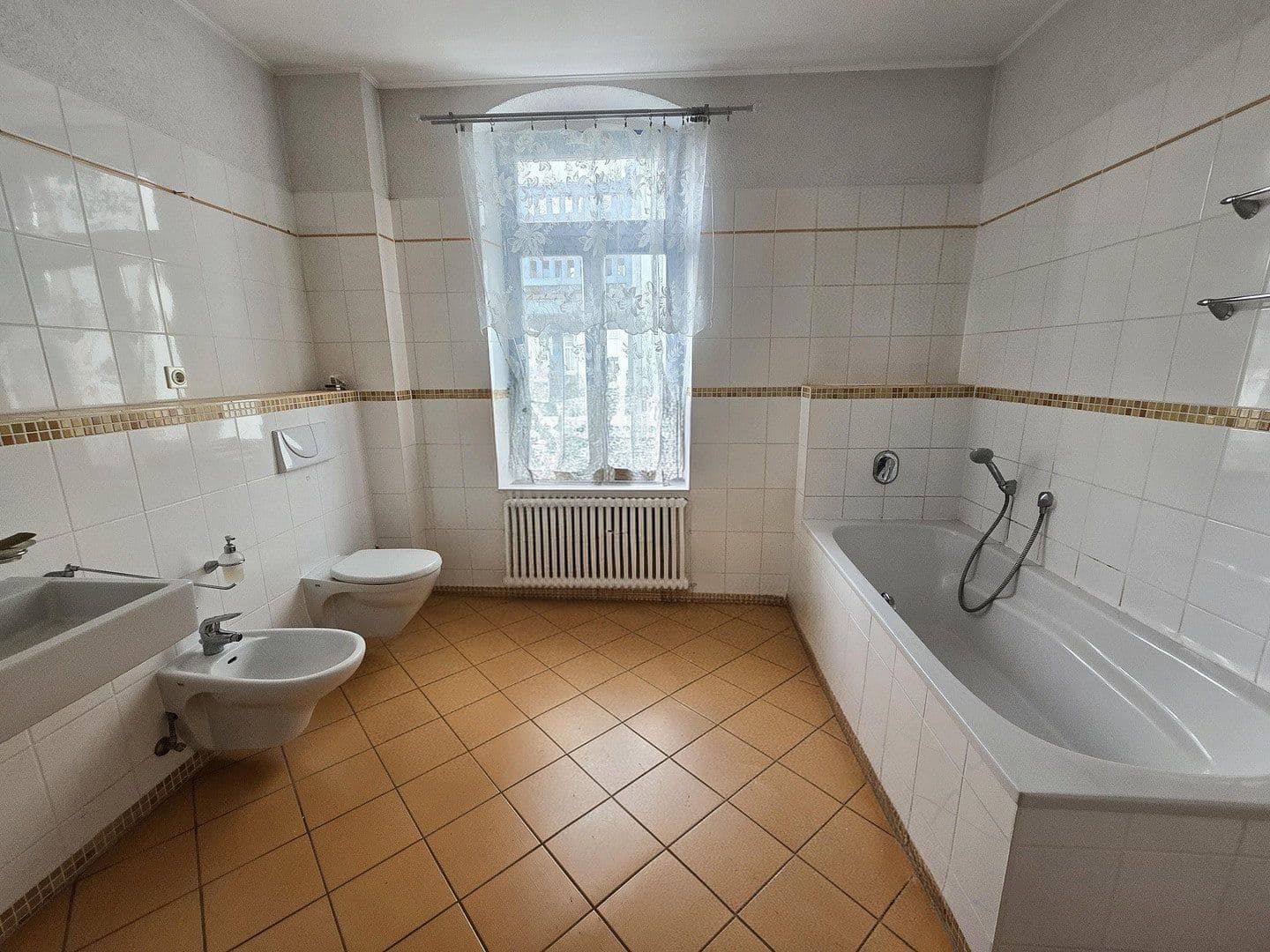 Prodej domu 343 m², pozemek 485 m², Wasserstraße 20, Radeberg, Sasko Prodej domu 343 m², pozemek 485 m², Wasserstraße 20, Radeberg, Sasko