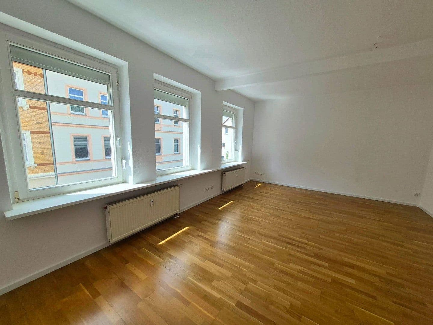 Pronájem bytu 3+1 75 m², Lomlerstraße 14, Zwenkau, Sasko Pronájem bytu 3+1 75 m², Lomlerstraße 14, Zwenkau, Sasko