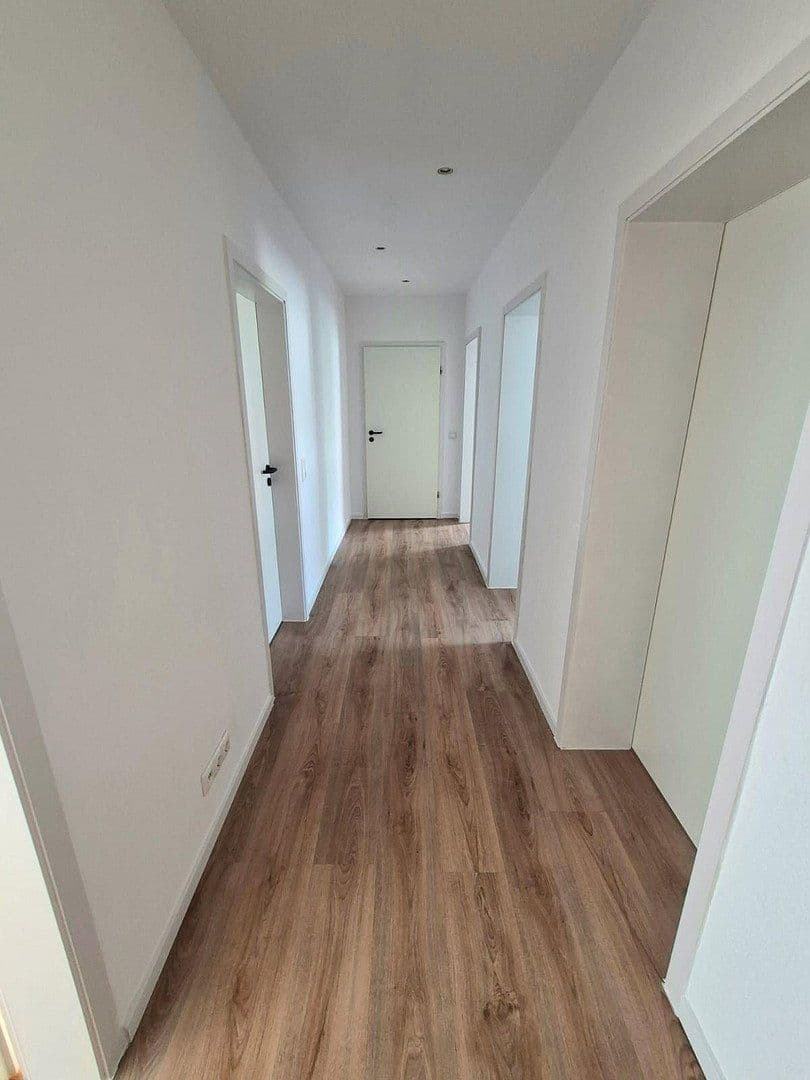 Pronájem bytu 3+1 75 m², Lomlerstraße 14, Zwenkau, Sasko Pronájem bytu 3+1 75 m², Lomlerstraße 14, Zwenkau, Sasko