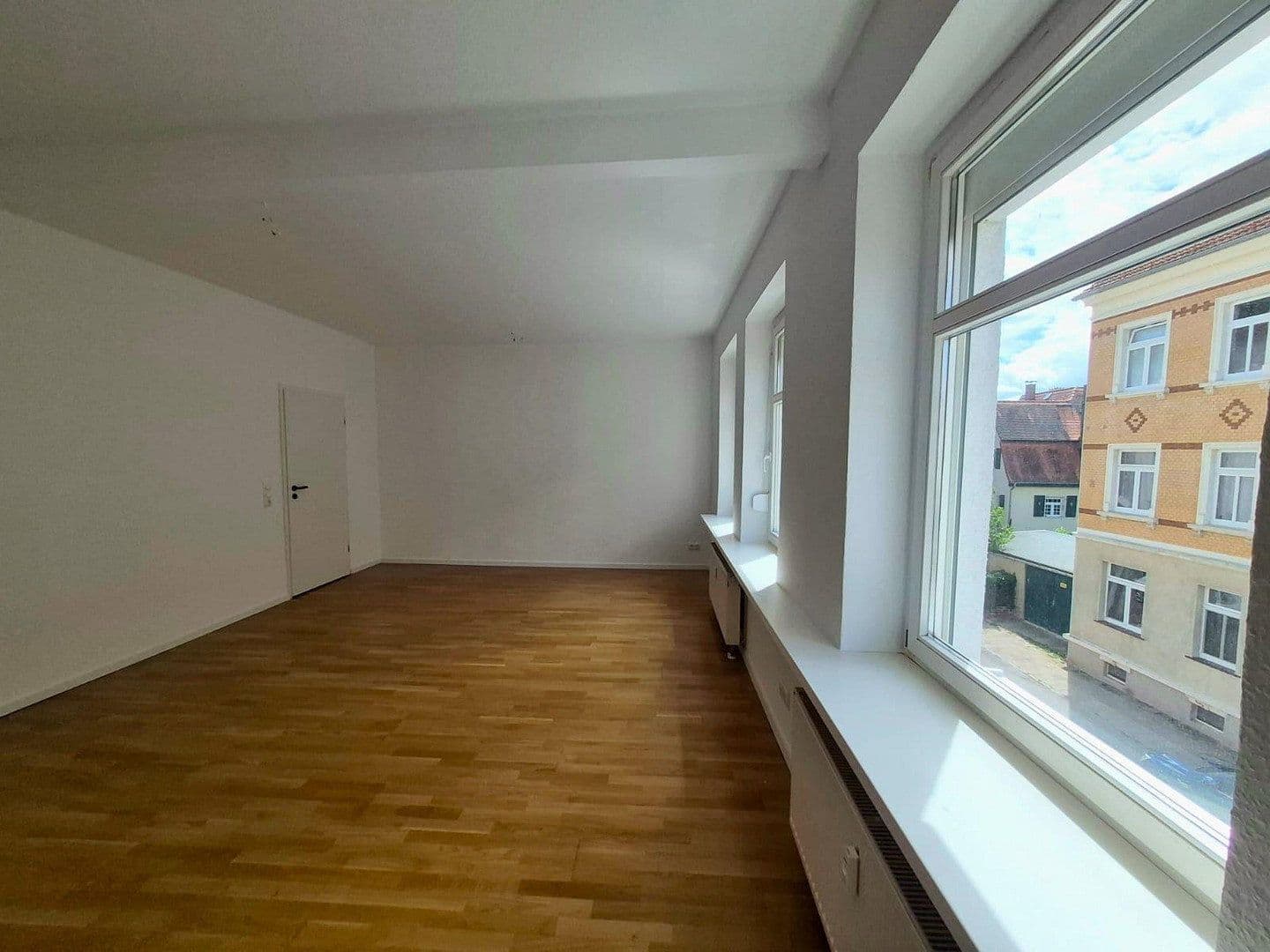 Pronájem bytu 3+1 75 m², Lomlerstraße 14, Zwenkau, Sasko Pronájem bytu 3+1 75 m², Lomlerstraße 14, Zwenkau, Sasko