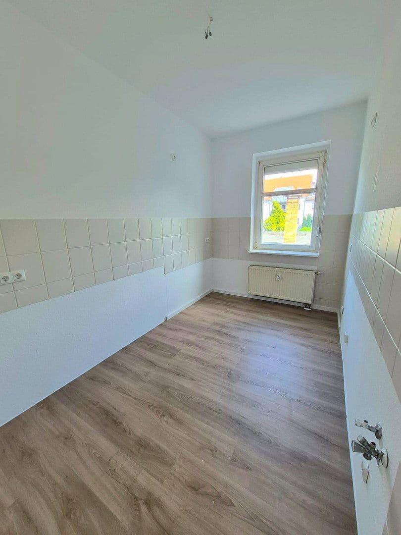 Pronájem bytu 3+1 75 m², Lomlerstraße 14, Zwenkau, Sasko Pronájem bytu 3+1 75 m², Lomlerstraße 14, Zwenkau, Sasko