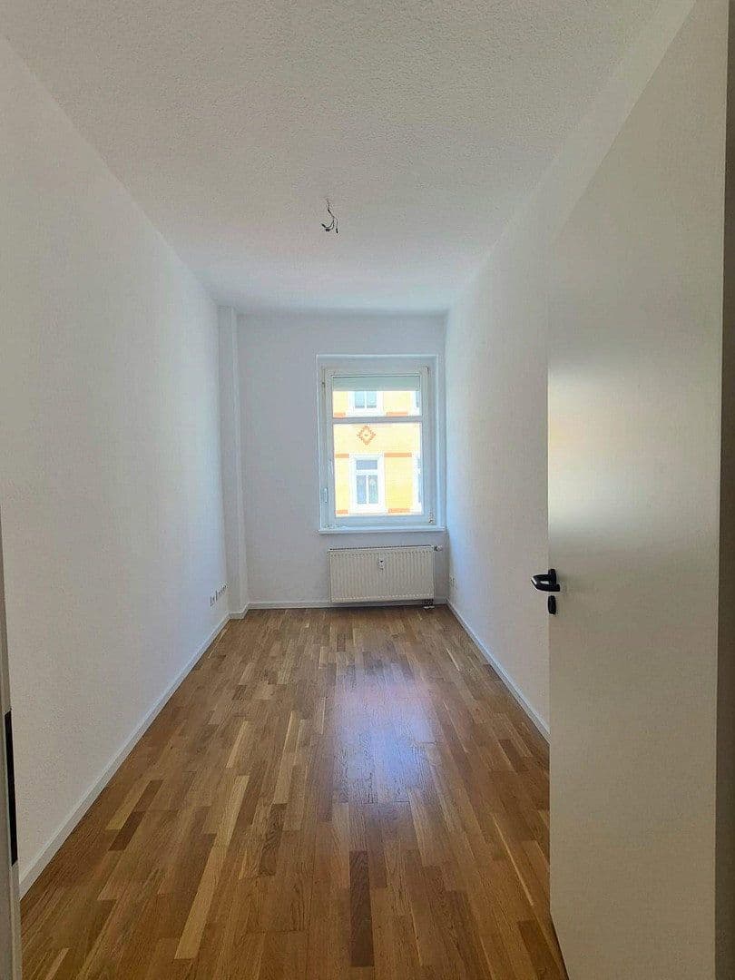 Pronájem bytu 3+1 75 m², Lomlerstraße 14, Zwenkau, Sasko Pronájem bytu 3+1 75 m², Lomlerstraße 14, Zwenkau, Sasko
