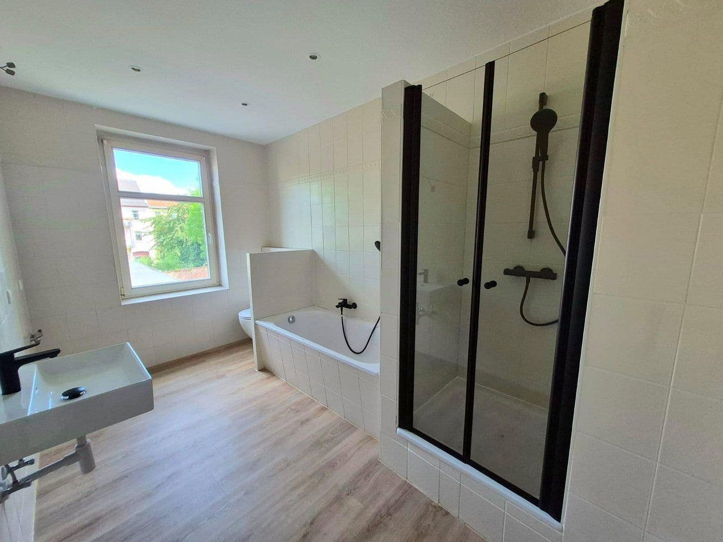 Pronájem bytu 3+1 75 m², Lomlerstraße 14, Zwenkau, Sasko Pronájem bytu 3+1 75 m², Lomlerstraße 14, Zwenkau, Sasko