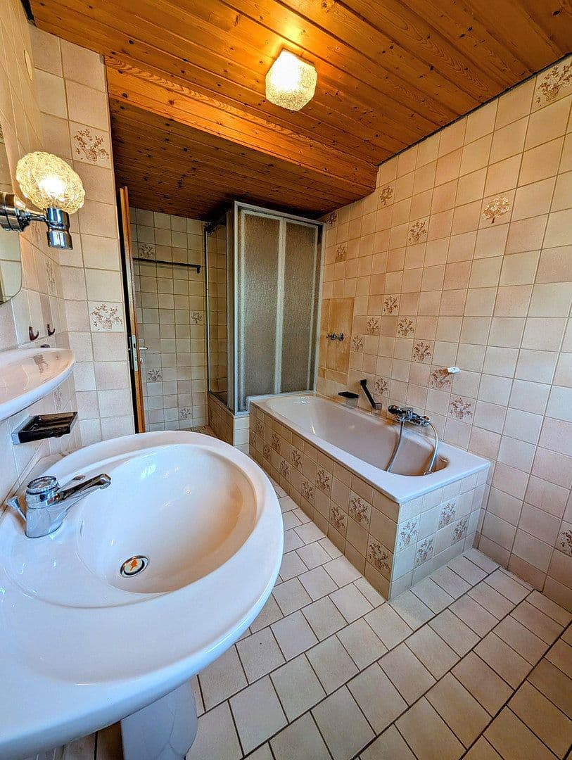 Pronájem domu 250 m², pozemek 1.275 m², Geißbühl 8, Bad Überkingen, Bádensko-Württembersko Pronájem domu 250 m², pozemek 1.275 m², Geißbühl 8, Bad Überkingen, Bádensko-Württembersko