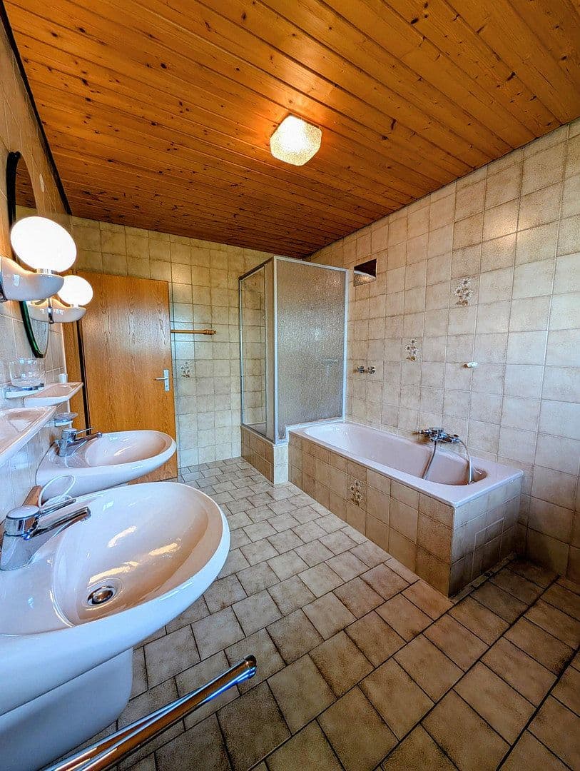 Pronájem domu 250 m², pozemek 1.275 m², Geißbühl 8, Bad Überkingen, Bádensko-Württembersko Pronájem domu 250 m², pozemek 1.275 m², Geißbühl 8, Bad Überkingen, Bádensko-Württembersko