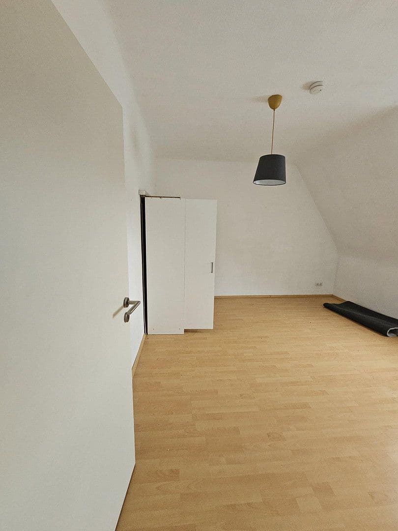 Pronájem bytu 2+1 61 m², Stuttgart, Bádensko-Württembersko Pronájem bytu 2+1 61 m², Stuttgart, Bádensko-Württembersko