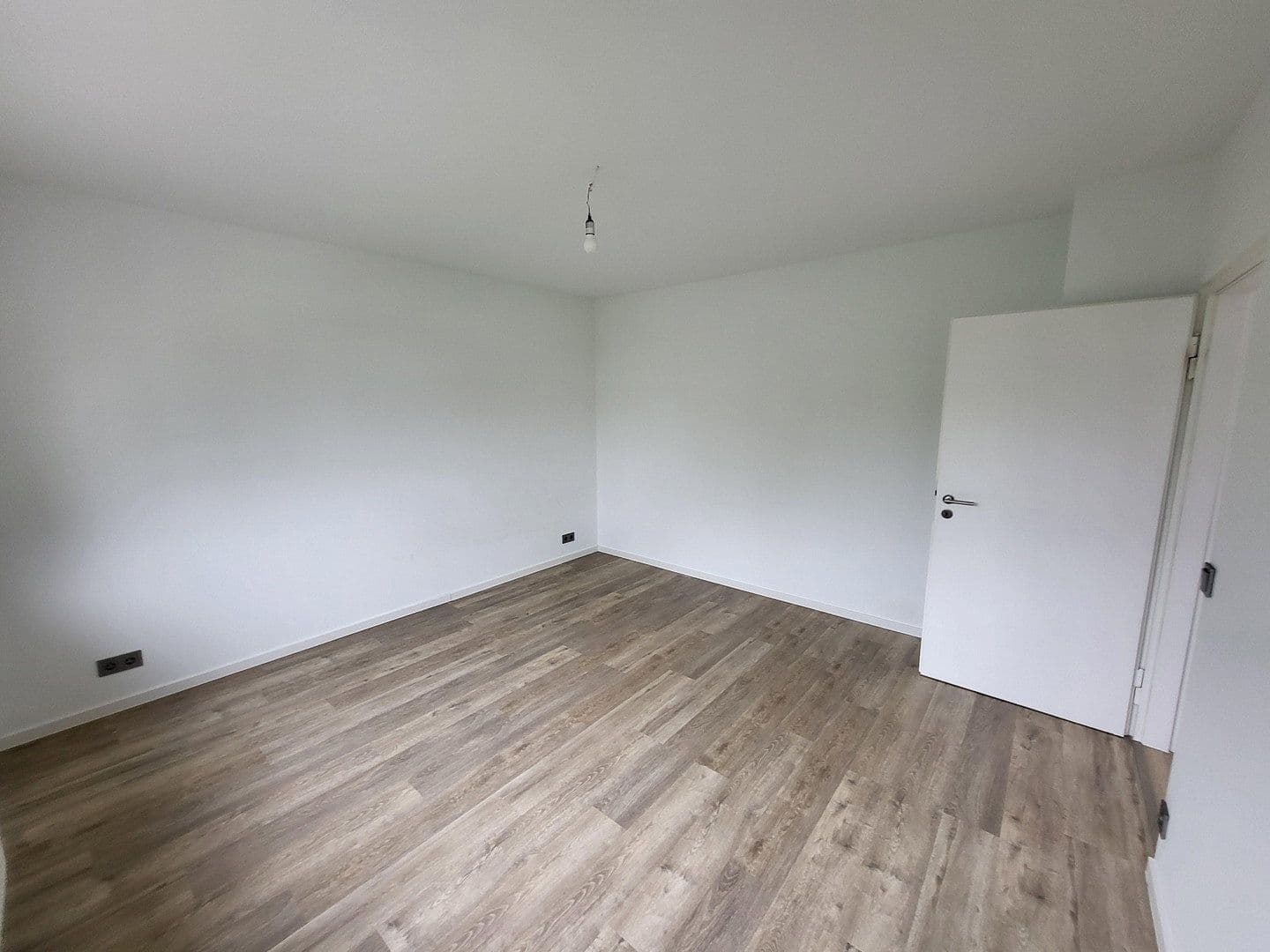 Prodej domu 170 m², pozemek 240 m², Schwalbach am Taunus, Hessen Prodej domu 170 m², pozemek 240 m², Schwalbach am Taunus, Hessen