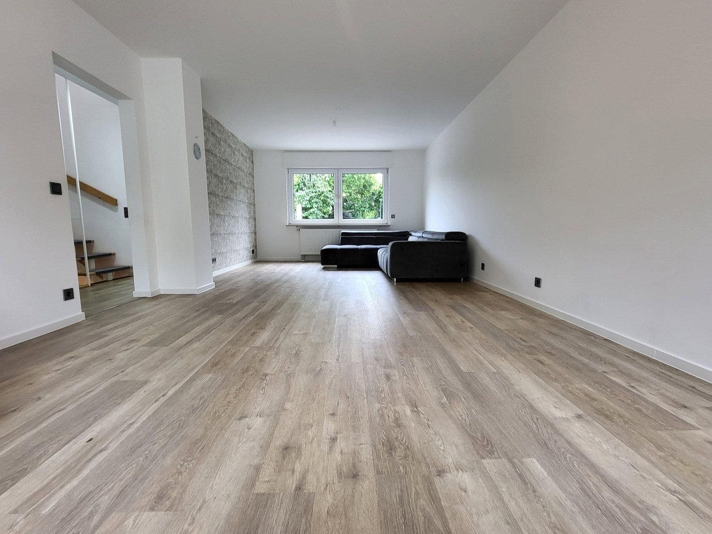 Prodej domu 170 m², pozemek 240 m², Schwalbach am Taunus, Hessen Prodej domu 170 m², pozemek 240 m², Schwalbach am Taunus, Hessen