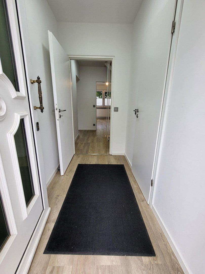 Prodej domu 170 m², pozemek 240 m², Schwalbach am Taunus, Hessen Prodej domu 170 m², pozemek 240 m², Schwalbach am Taunus, Hessen
