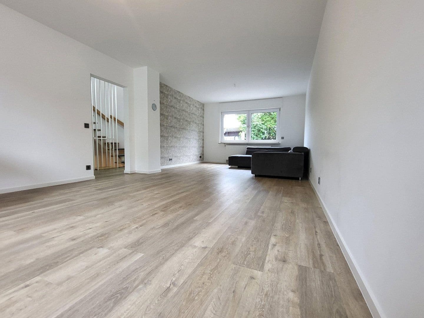 Prodej domu 170 m², pozemek 240 m², Schwalbach am Taunus, Hessen Prodej domu 170 m², pozemek 240 m², Schwalbach am Taunus, Hessen