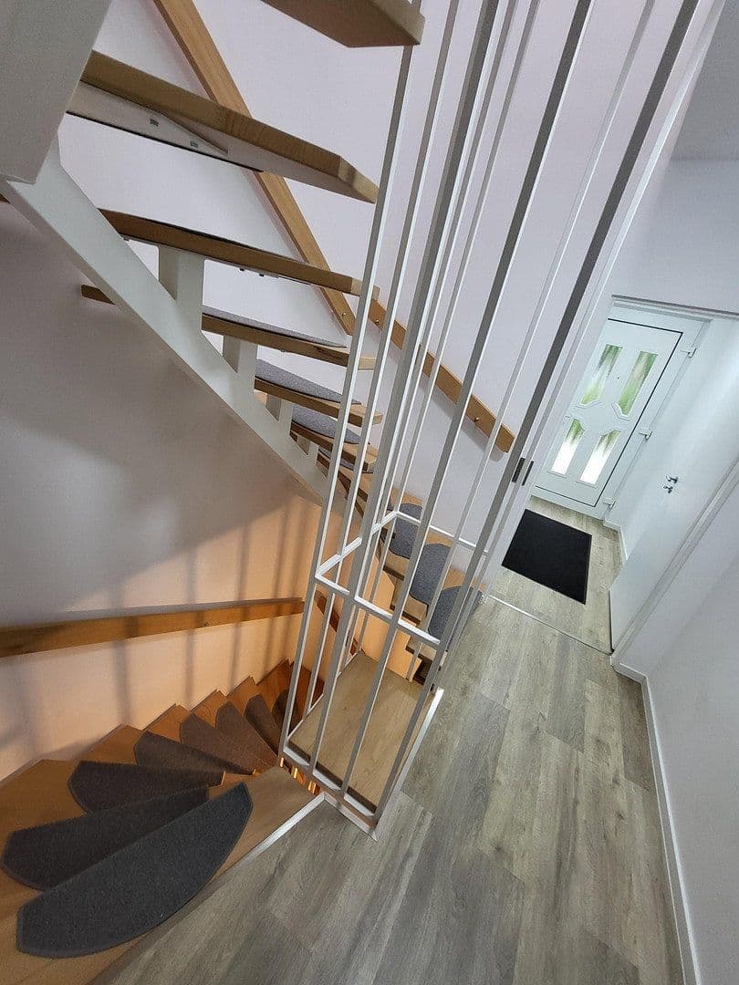Prodej domu 170 m², pozemek 240 m², Schwalbach am Taunus, Hessen Prodej domu 170 m², pozemek 240 m², Schwalbach am Taunus, Hessen
