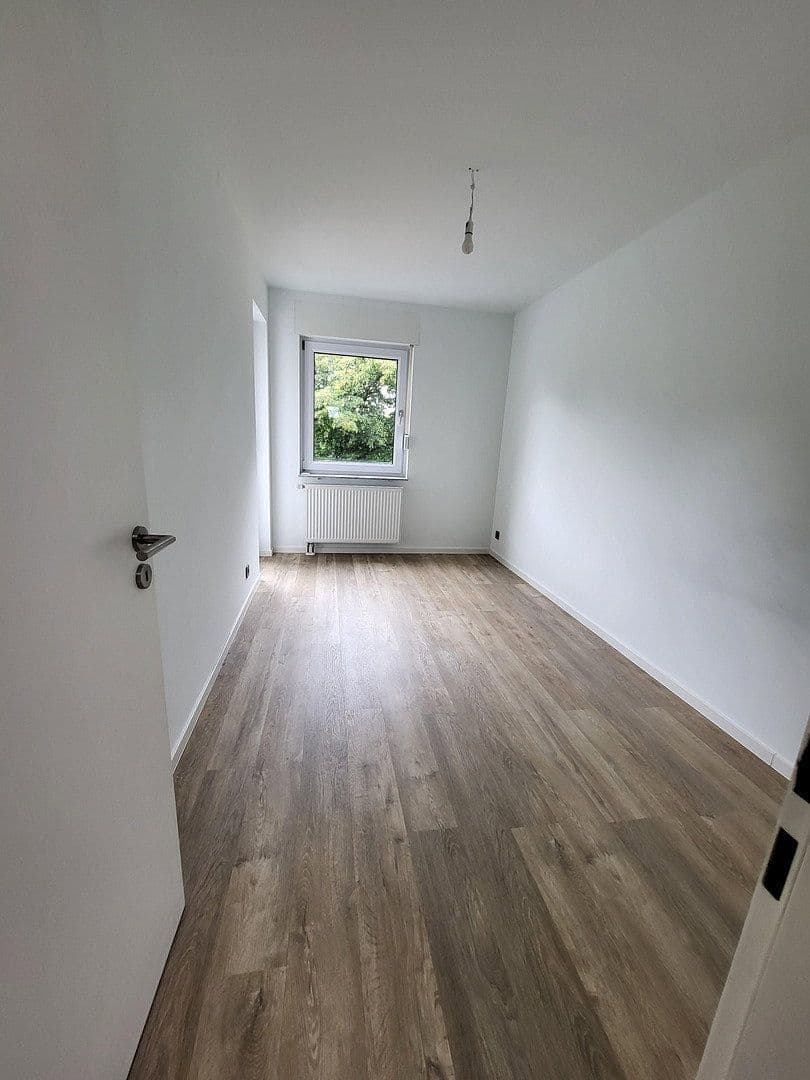 Prodej domu 170 m², pozemek 240 m², Schwalbach am Taunus, Hessen Prodej domu 170 m², pozemek 240 m², Schwalbach am Taunus, Hessen