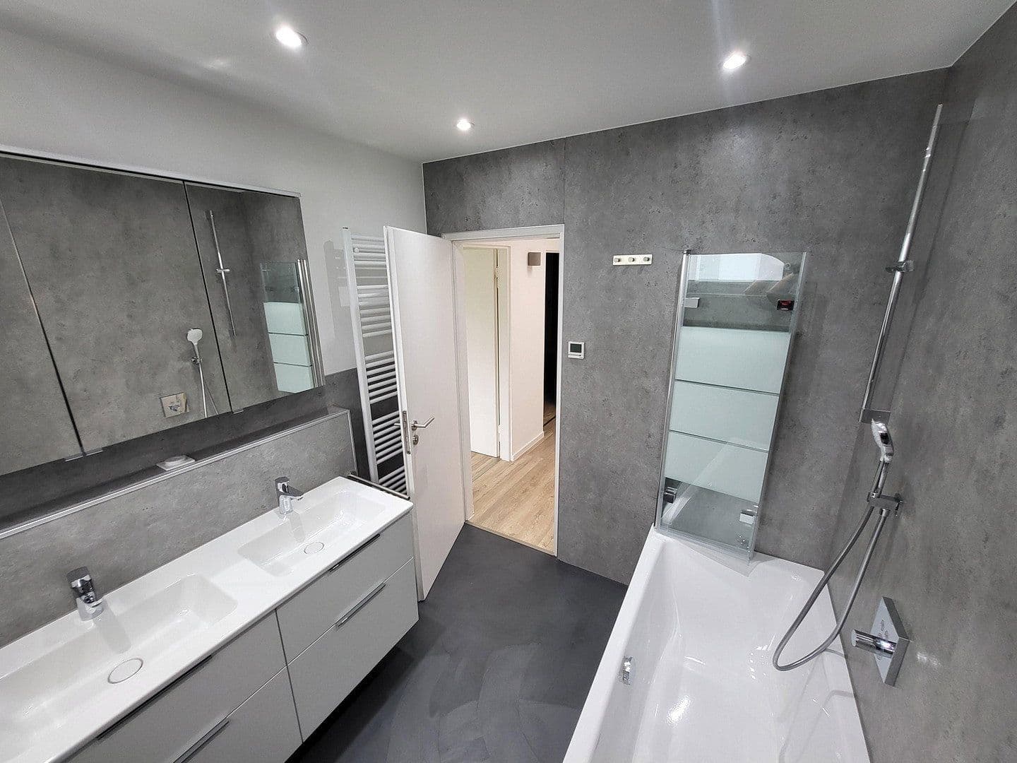Prodej domu 170 m², pozemek 240 m², Schwalbach am Taunus, Hessen Prodej domu 170 m², pozemek 240 m², Schwalbach am Taunus, Hessen