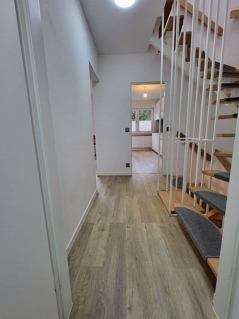 Prodej domu 170 m², pozemek 240 m², Schwalbach am Taunus, Hessen Prodej domu 170 m², pozemek 240 m², Schwalbach am Taunus, Hessen