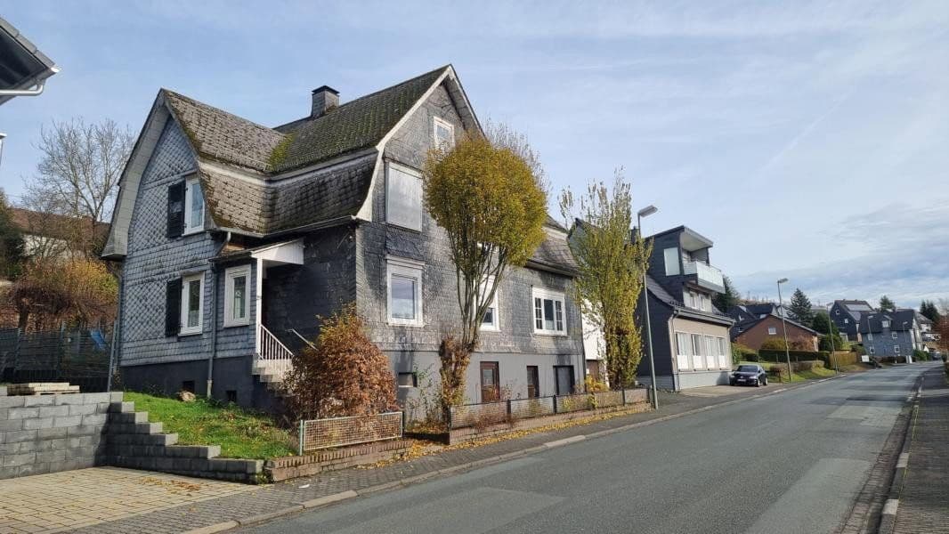 Prodej domu 221 m², pozemek 680 m², Marburger Straße 29, Netphen, Severní Porýní-Vestfálsko Prodej domu 221 m², pozemek 680 m², Marburger Straße 29, Netphen, Severní Porýní-Vestfálsko