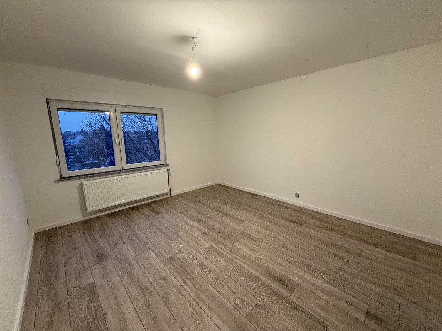 Pronájem bytu 3+1 65 m², Fürstenberg Straße 14, Hückeswagen, Severní Porýní-Vestfálsko Pronájem bytu 3+1 65 m², Fürstenberg Straße 14, Hückeswagen, Severní Porýní-Vestfálsko