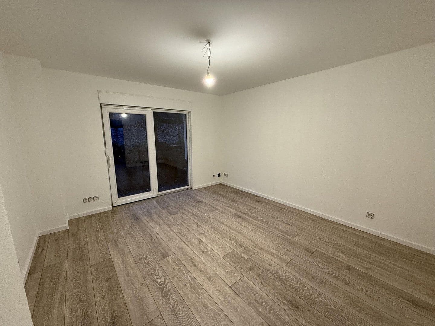 Pronájem bytu 3+1 65 m², Fürstenberg Straße 14, Hückeswagen, Severní Porýní-Vestfálsko Pronájem bytu 3+1 65 m², Fürstenberg Straße 14, Hückeswagen, Severní Porýní-Vestfálsko