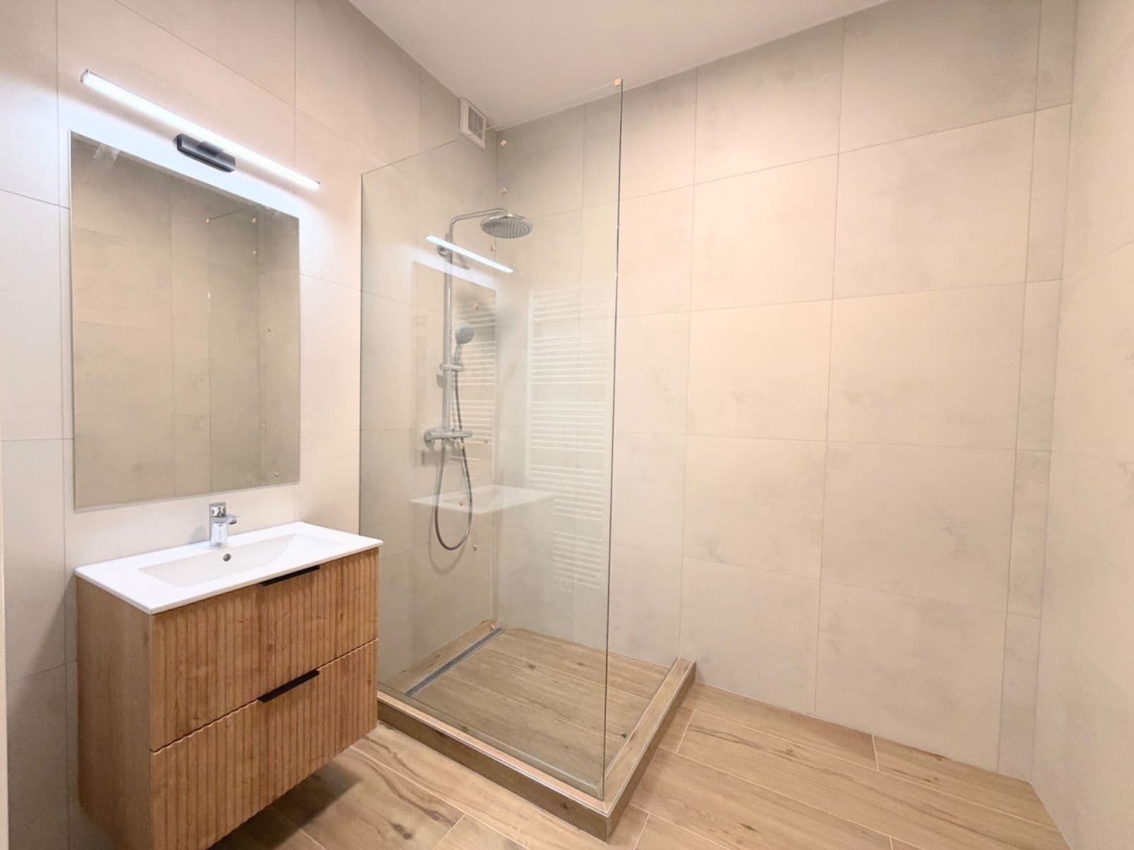 Pronájem bytu 2+kk 75 m², náměstí doktora Edvarda Beneše, Liberec, Liberecký kraj Pronájem bytu 2+kk 75 m², náměstí doktora Edvarda Beneše, Liberec, Liberecký kraj