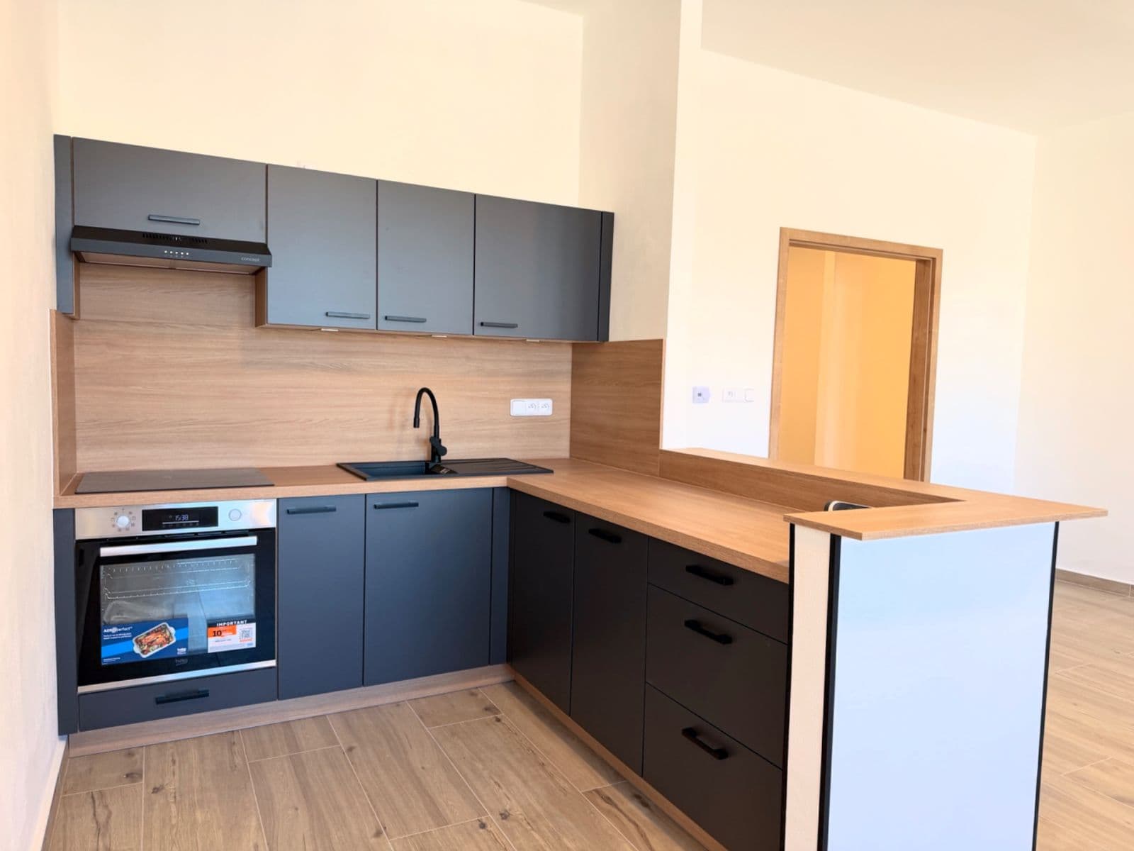 Pronájem bytu 2+kk 75 m², náměstí doktora Edvarda Beneše, Liberec, Liberecký kraj Pronájem bytu 2+kk 75 m², náměstí doktora Edvarda Beneše, Liberec, Liberecký kraj