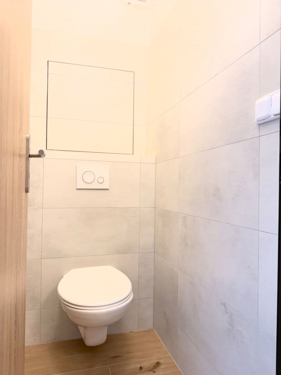 Pronájem bytu 1+kk 48 m², náměstí doktora Edvarda Beneše, Liberec, Liberecký kraj Pronájem bytu 1+kk 48 m², náměstí doktora Edvarda Beneše, Liberec, Liberecký kraj