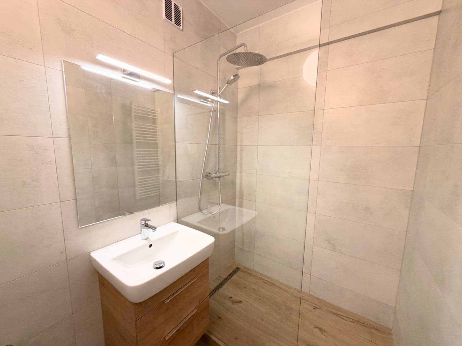 Pronájem bytu 1+kk 48 m², náměstí doktora Edvarda Beneše, Liberec, Liberecký kraj Pronájem bytu 1+kk 48 m², náměstí doktora Edvarda Beneše, Liberec, Liberecký kraj