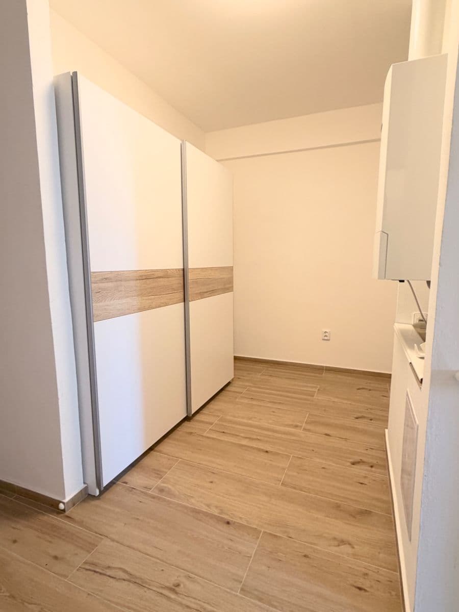 Pronájem bytu 1+kk 48 m², náměstí doktora Edvarda Beneše, Liberec, Liberecký kraj Pronájem bytu 1+kk 48 m², náměstí doktora Edvarda Beneše, Liberec, Liberecký kraj