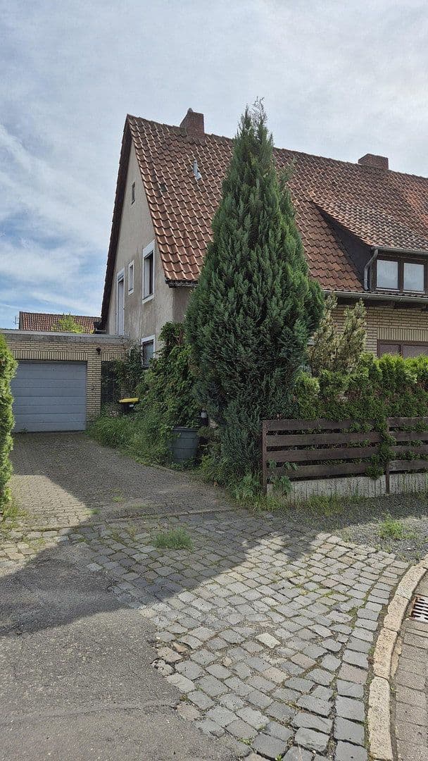 Prodej domu 175 m², pozemek 600 m², Salinenstraße 15, Salzgitter-Thiede, Dolní Sasko Prodej domu 175 m², pozemek 600 m², Salinenstraße 15, Salzgitter-Thiede, Dolní Sasko