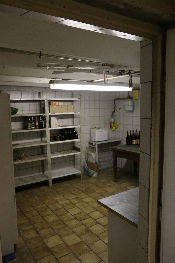 Prodej domu 175 m², pozemek 600 m², Salinenstraße 15, Salzgitter-Thiede, Dolní Sasko Prodej domu 175 m², pozemek 600 m², Salinenstraße 15, Salzgitter-Thiede, Dolní Sasko