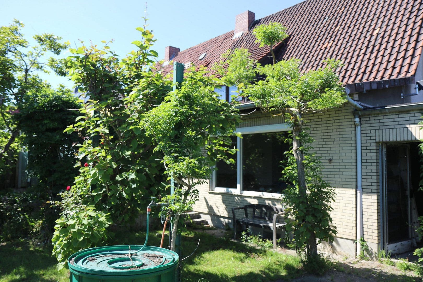 Prodej domu 175 m², pozemek 600 m², Salinenstraße 15, Salzgitter-Thiede, Dolní Sasko Prodej domu 175 m², pozemek 600 m², Salinenstraße 15, Salzgitter-Thiede, Dolní Sasko