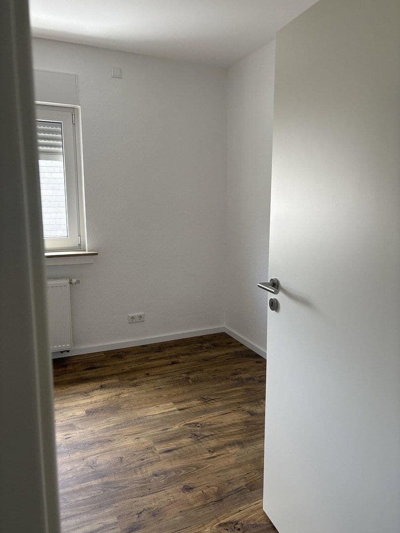 Pronájem bytu 3+1 80 m², Wuppertal, Severní Porýní-Vestfálsko Pronájem bytu 3+1 80 m², Wuppertal, Severní Porýní-Vestfálsko