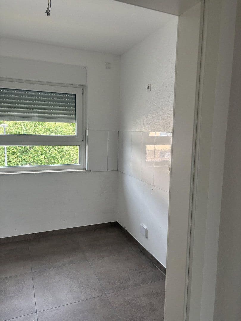 Pronájem bytu 3+1 80 m², Wuppertal, Severní Porýní-Vestfálsko Pronájem bytu 3+1 80 m², Wuppertal, Severní Porýní-Vestfálsko