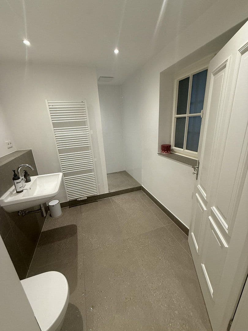 Pronájem bytu 1+1 80 m², Uferstraße 29, Köln, Severní Porýní-Vestfálsko Pronájem bytu 1+1 80 m², Uferstraße 29, Köln, Severní Porýní-Vestfálsko