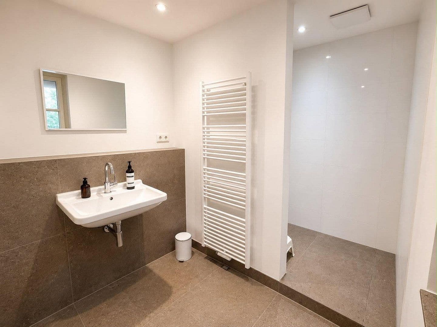 Pronájem bytu 1+1 80 m², Uferstraße 29, Köln, Severní Porýní-Vestfálsko Pronájem bytu 1+1 80 m², Uferstraße 29, Köln, Severní Porýní-Vestfálsko