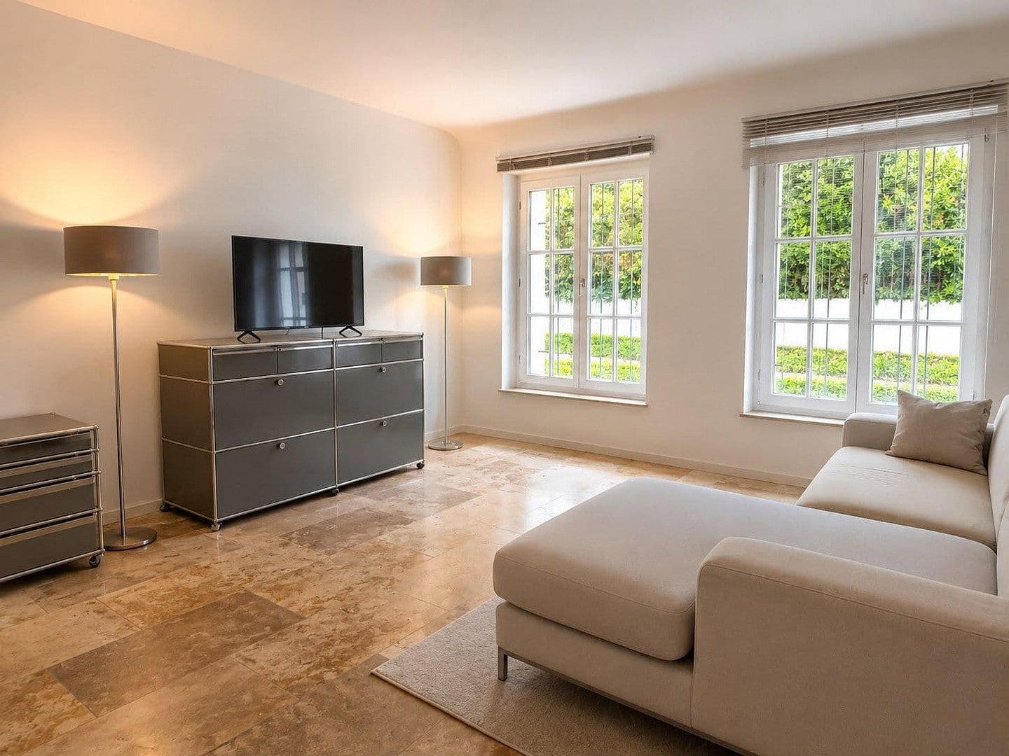 Pronájem bytu 1+1 80 m², Uferstraße 29, Köln, Severní Porýní-Vestfálsko Pronájem bytu 1+1 80 m², Uferstraße 29, Köln, Severní Porýní-Vestfálsko