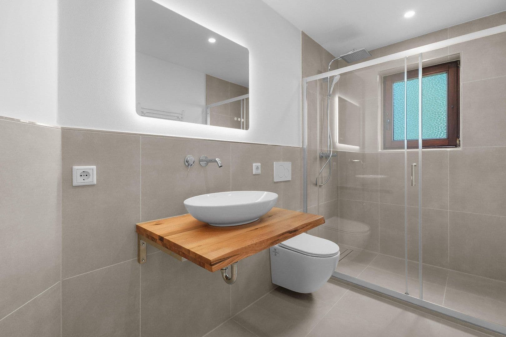 Pronájem bytu 4+1 85 m², Bremen, Bremen Pronájem bytu 4+1 85 m², Bremen, Bremen