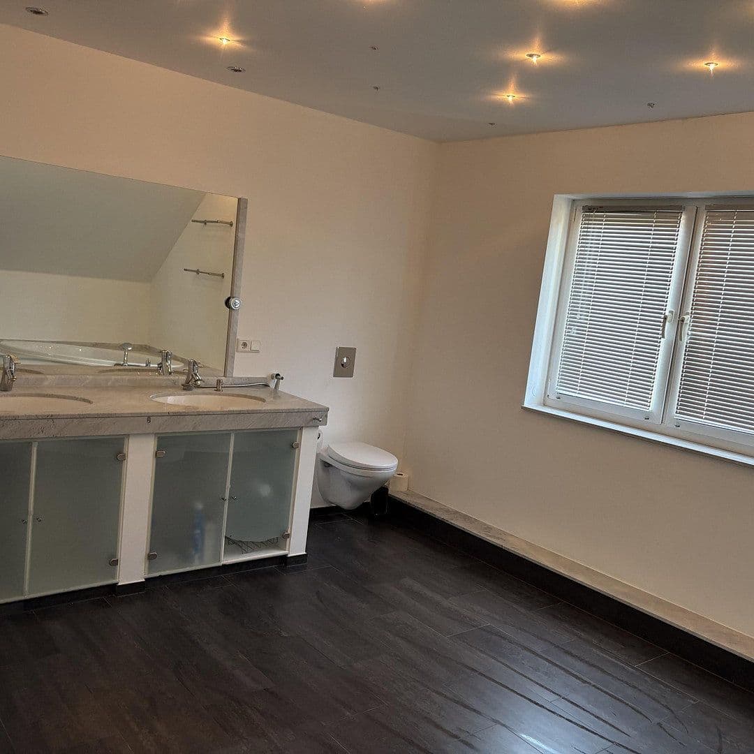 Prodej domu 300 m², pozemek 652 m², Mönchengladbach, Severní Porýní-Vestfálsko Prodej domu 300 m², pozemek 652 m², Mönchengladbach, Severní Porýní-Vestfálsko