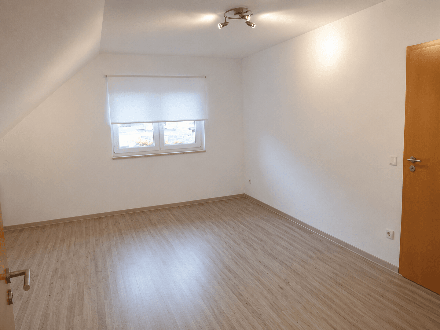 Prodej domu 300 m², pozemek 652 m², Mönchengladbach, Severní Porýní-Vestfálsko Prodej domu 300 m², pozemek 652 m², Mönchengladbach, Severní Porýní-Vestfálsko