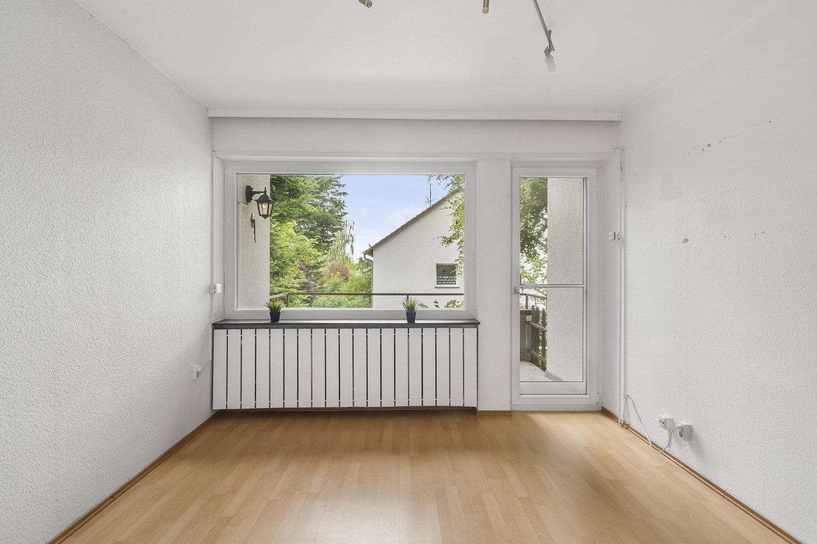 Prodej domu 166 m², pozemek 611 m², Schwalbach am Taunus, Hessen Prodej domu 166 m², pozemek 611 m², Schwalbach am Taunus, Hessen