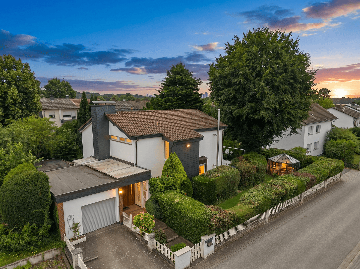 Prodej domu 166 m², pozemek 611 m², Schwalbach am Taunus, Hessen Prodej domu 166 m², pozemek 611 m², Schwalbach am Taunus, Hessen