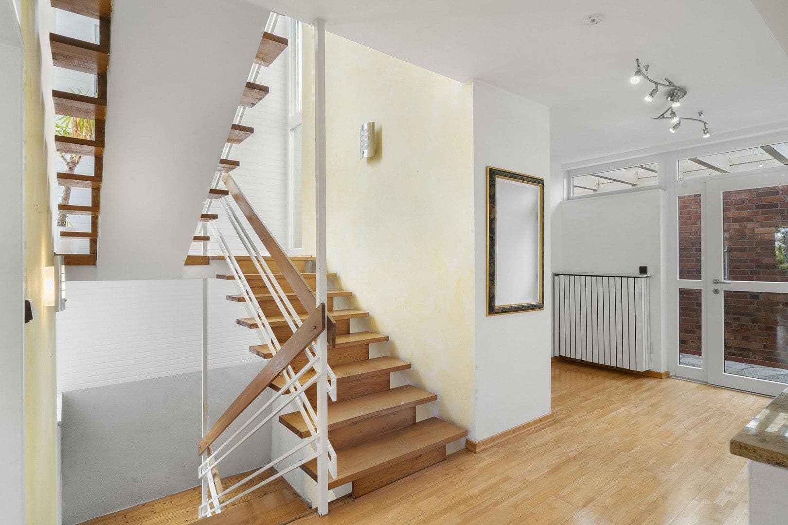 Prodej domu 166 m², pozemek 611 m², Schwalbach am Taunus, Hessen Prodej domu 166 m², pozemek 611 m², Schwalbach am Taunus, Hessen