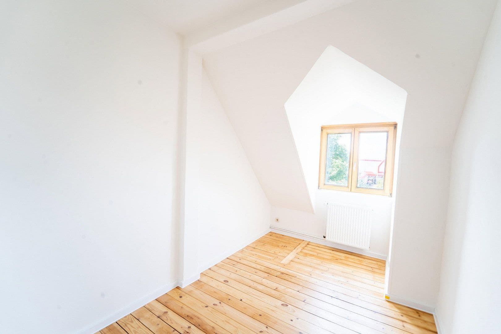 Pronájem bytu 4+1 110 m², Schwartauer Allee 121, Lübeck, Šlesvicko-Holštýnsko Pronájem bytu 4+1 110 m², Schwartauer Allee 121, Lübeck, Šlesvicko-Holštýnsko