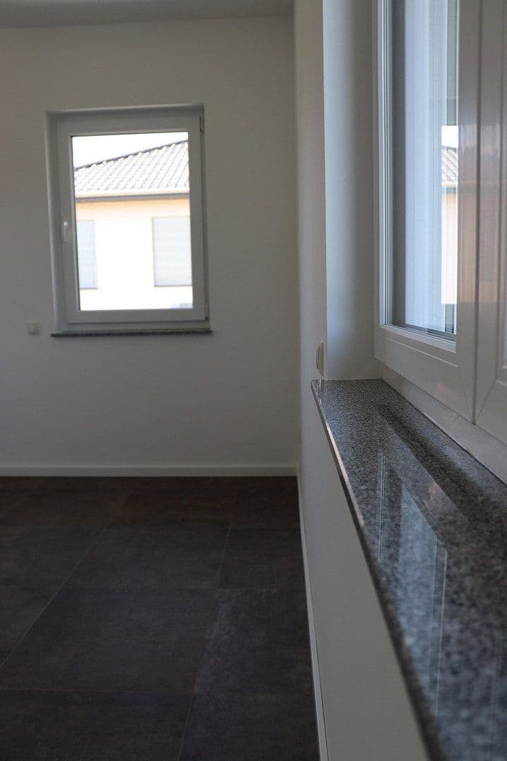 Pronájem domu 129 m², pozemek 300 m², Magdeburg, Sasko-Anhaltsko Pronájem domu 129 m², pozemek 300 m², Magdeburg, Sasko-Anhaltsko