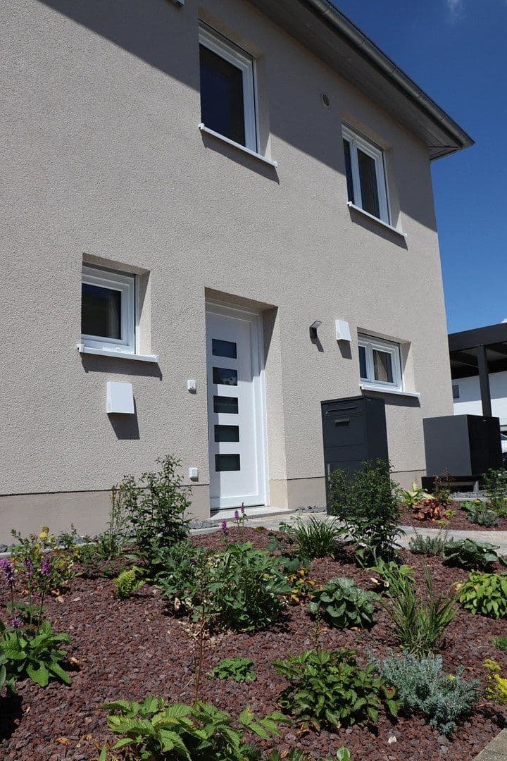 Pronájem domu 129 m², pozemek 300 m², Magdeburg, Sasko-Anhaltsko Pronájem domu 129 m², pozemek 300 m², Magdeburg, Sasko-Anhaltsko