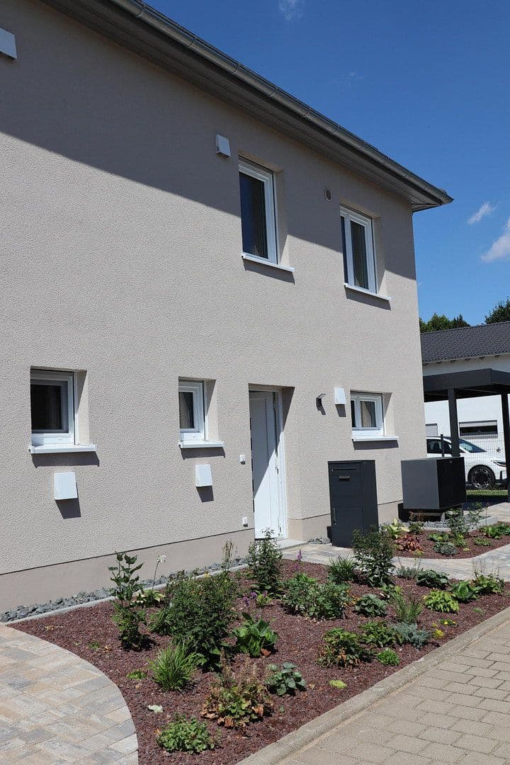 Pronájem domu 129 m², pozemek 300 m², Magdeburg, Sasko-Anhaltsko Pronájem domu 129 m², pozemek 300 m², Magdeburg, Sasko-Anhaltsko