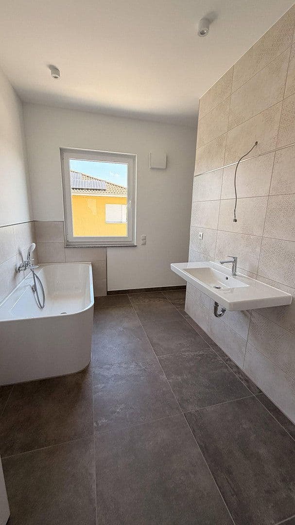 Pronájem domu 129 m², pozemek 300 m², Magdeburg, Sasko-Anhaltsko Pronájem domu 129 m², pozemek 300 m², Magdeburg, Sasko-Anhaltsko