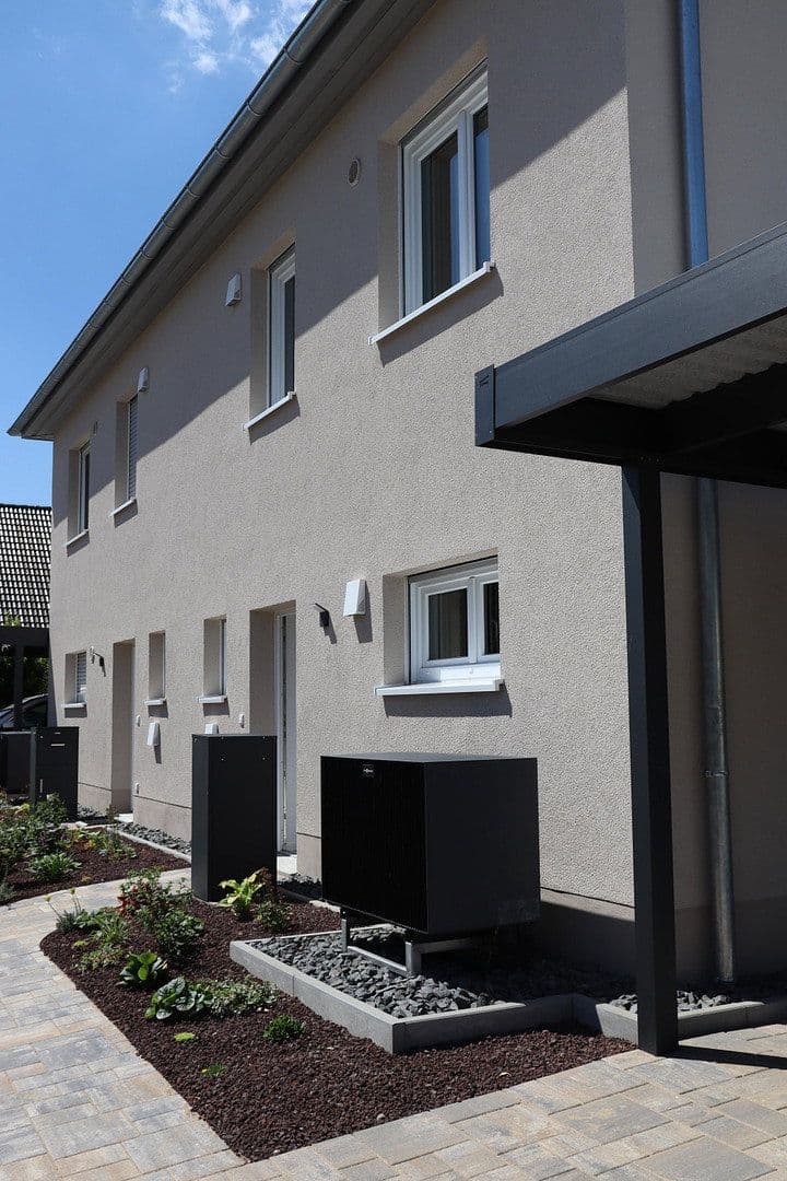 Pronájem domu 129 m², pozemek 300 m², Magdeburg, Sasko-Anhaltsko Pronájem domu 129 m², pozemek 300 m², Magdeburg, Sasko-Anhaltsko