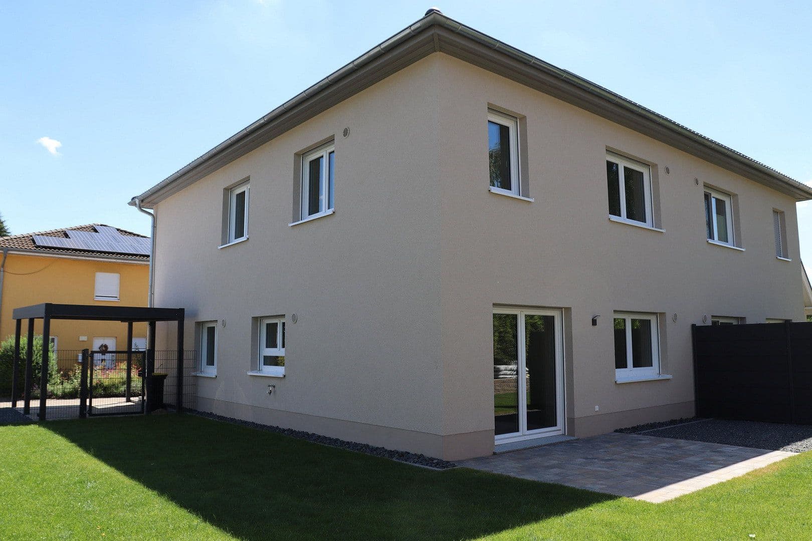 Pronájem domu 129 m², pozemek 300 m², Magdeburg, Sasko-Anhaltsko Pronájem domu 129 m², pozemek 300 m², Magdeburg, Sasko-Anhaltsko