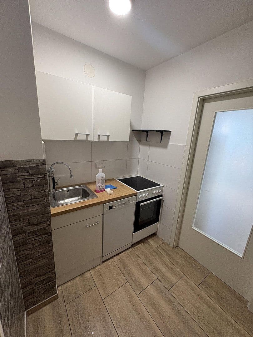 Pronájem bytu 1+1 28 m², Erlangen, Bavorsko Pronájem bytu 1+1 28 m², Erlangen, Bavorsko